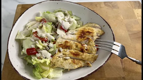 Салат с куриной грудкой